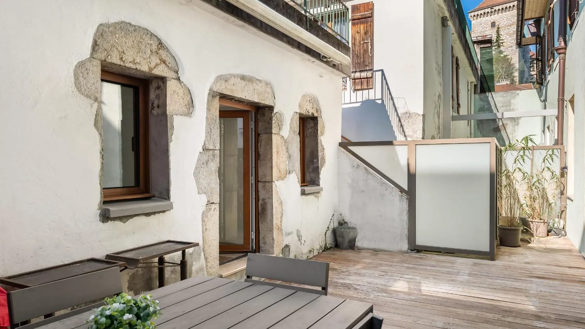 Le N 10 - Apartment Of 200 Sqm With Patio Of 35 Square Meters In Old Town Annecy