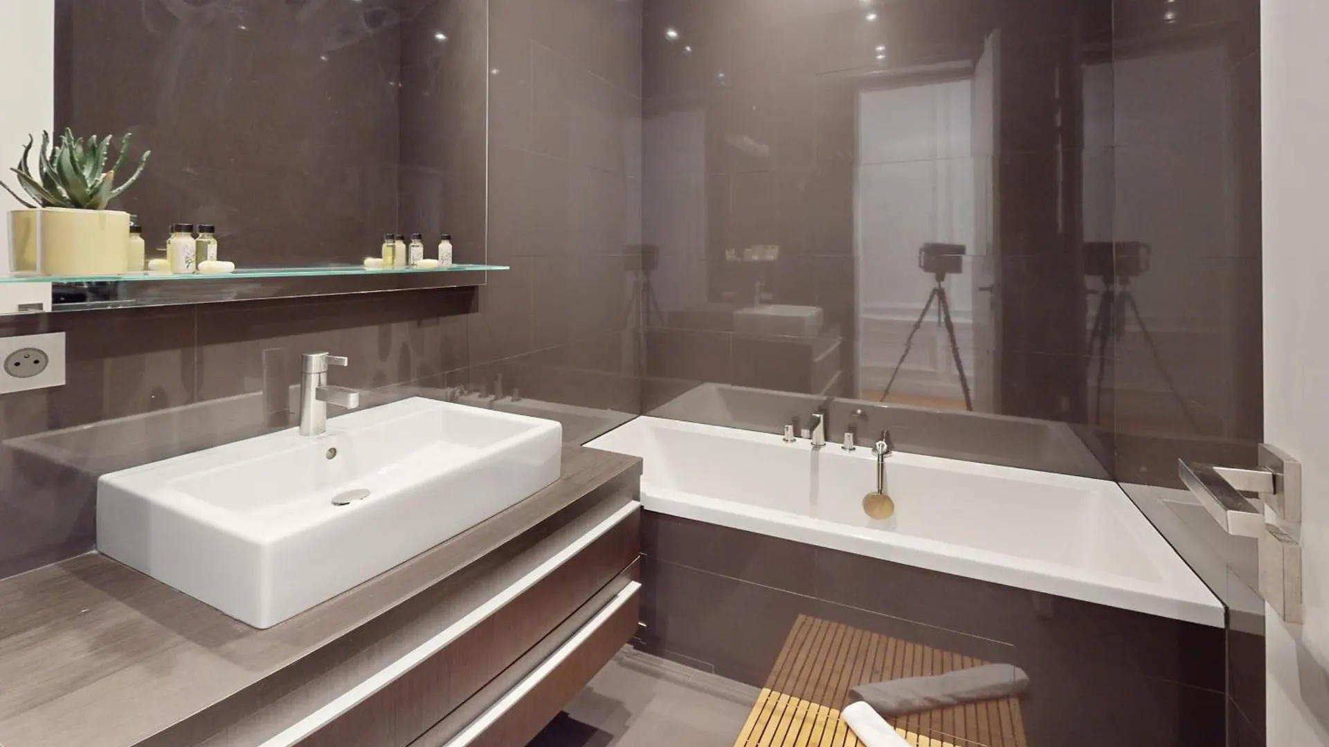 Le N 10 - Apartment Of 200 Sqm With Patio Of 35 Square Meters In Old Town Annecy